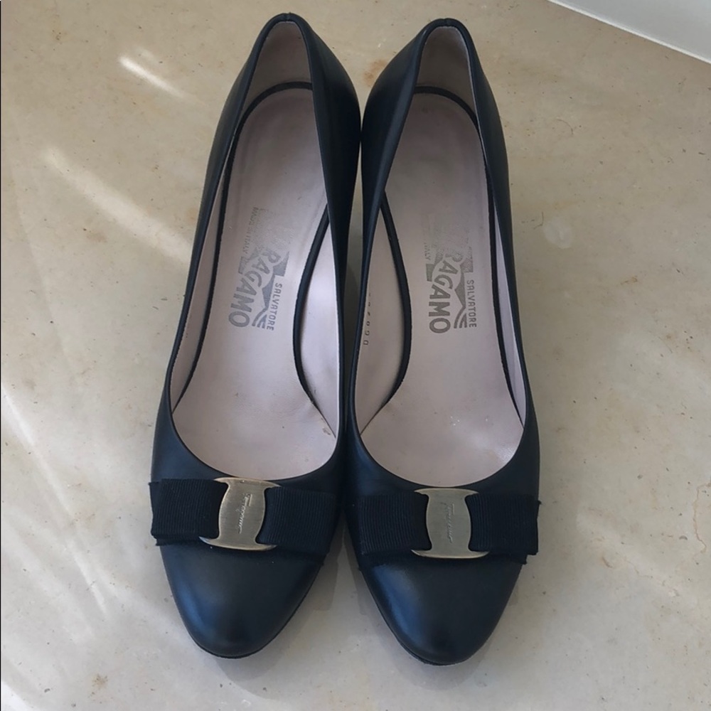 Salvatore Ferragamo Vara kitten heel